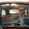 Matteo Brancaleoni in una fiat 500 rossa