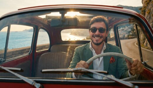 Matteo Brancaleoni in una fiat 500 rossa